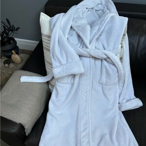 White Restoration Hardware Spa plush robe - white medium